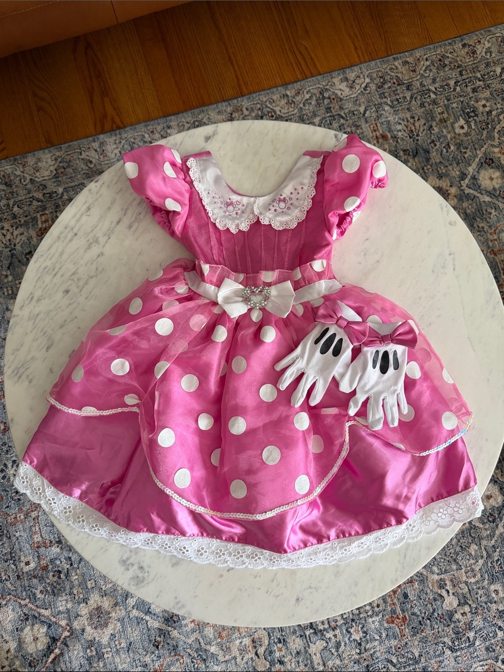 Disney Minnie Mouse costume w/ Gloves